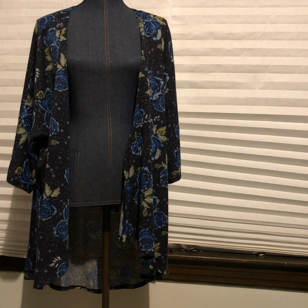 Lularoe Rose Sweater Kimono